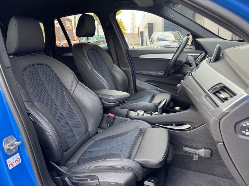 BMW X1 sdrive18i high executive m sport | trekhaak afneembaar | sportstoele