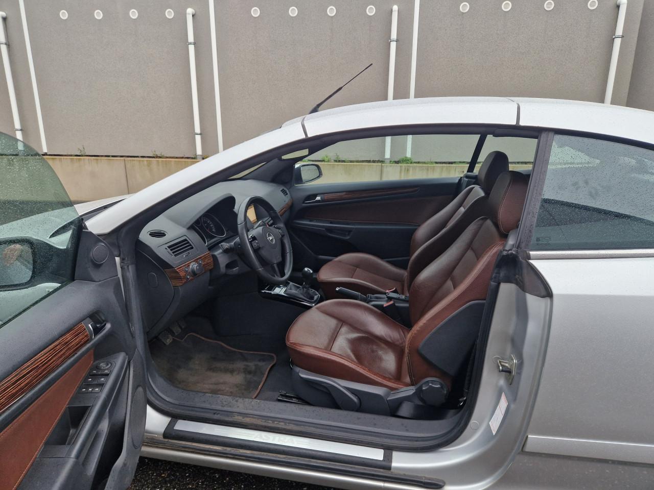 Opel Astra TwinTop 2.0 T Cosmo