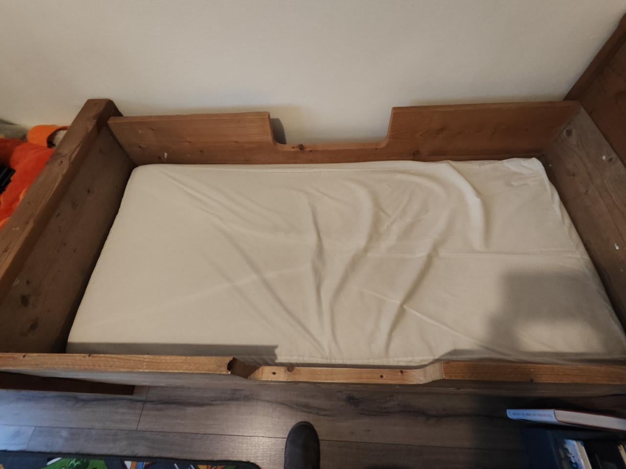 Peuterbed steigerhout