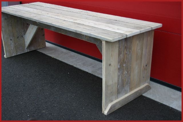 Robuuste tuintafel