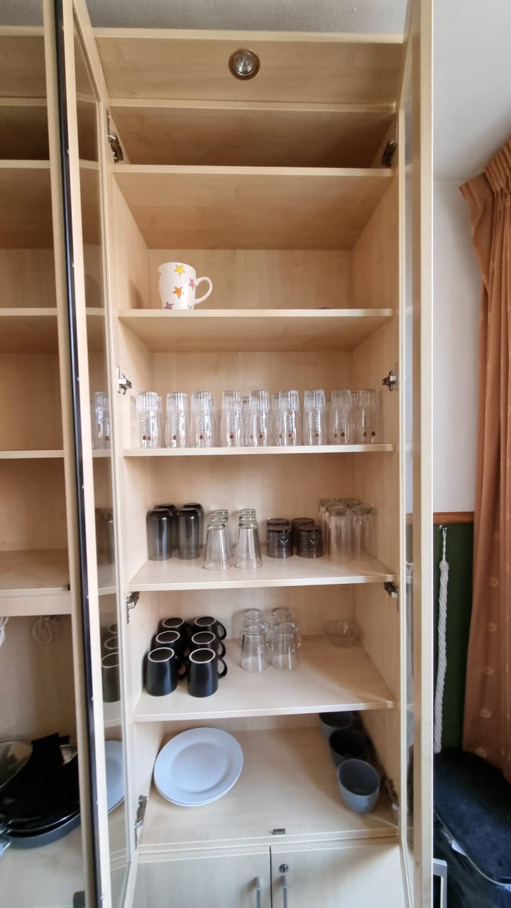 Buffetkast met sloten en verlichting