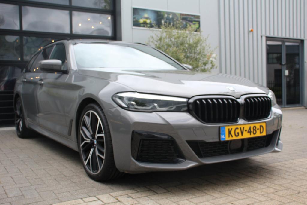 BMW 5 Serie touring 530e m-sport - 292 pk - berninagrau - trekhaak - applec