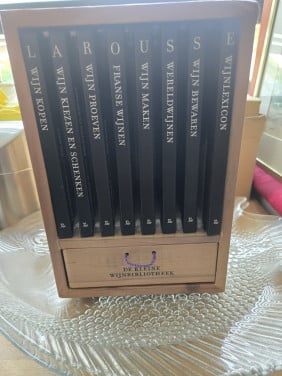 De Kleine Wijnbibliotheek Van Larousse
