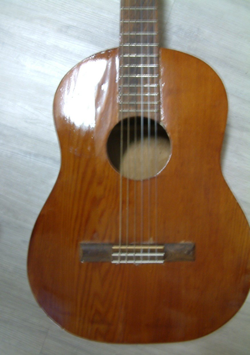 Gitaar heldere klank  cederhout boven blad