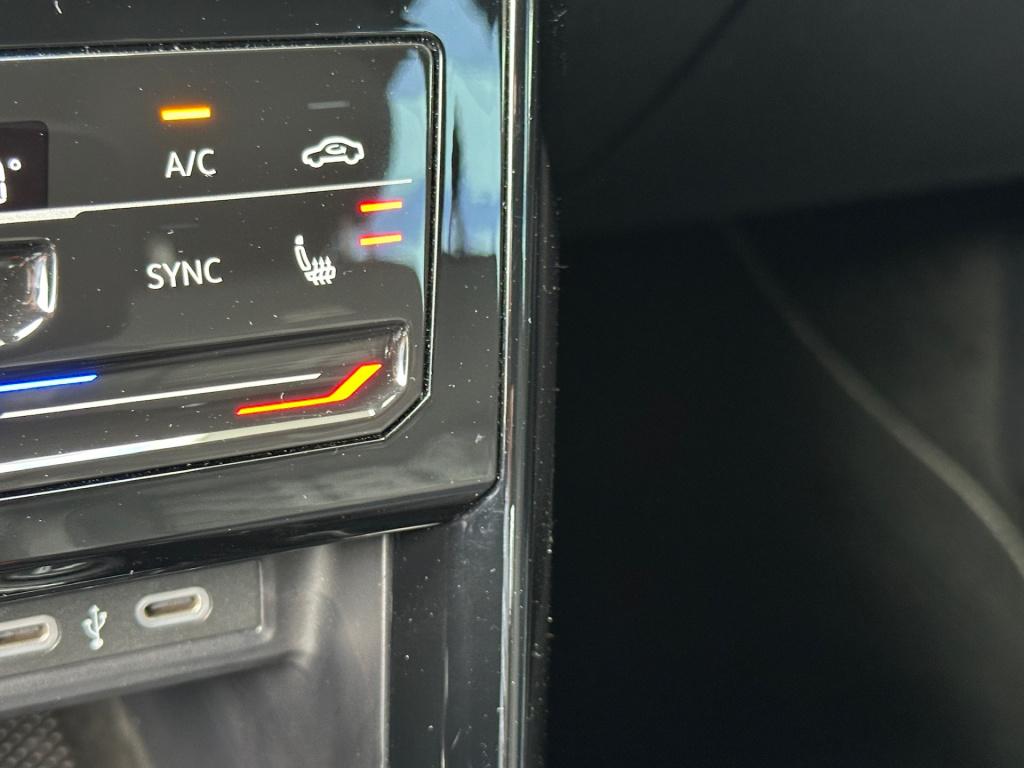 Volkswagen T-cross 1.5 tsi 150pk dsg r-line | camera | trekhaak | navi | ad