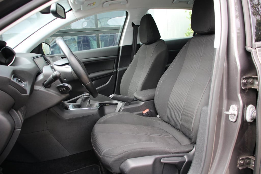 Peugeot 308 1.2 puretech active - cruise - navi - pdc - dis.riem 2024 v.v.!