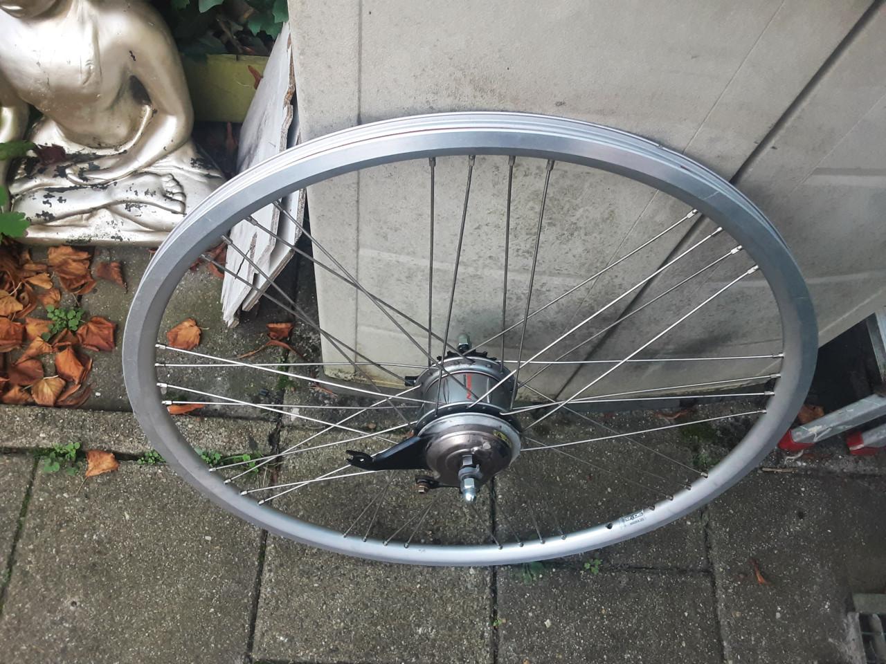 28 inch shimano nexus achterwiel, 8 speed,rollerbrake rem