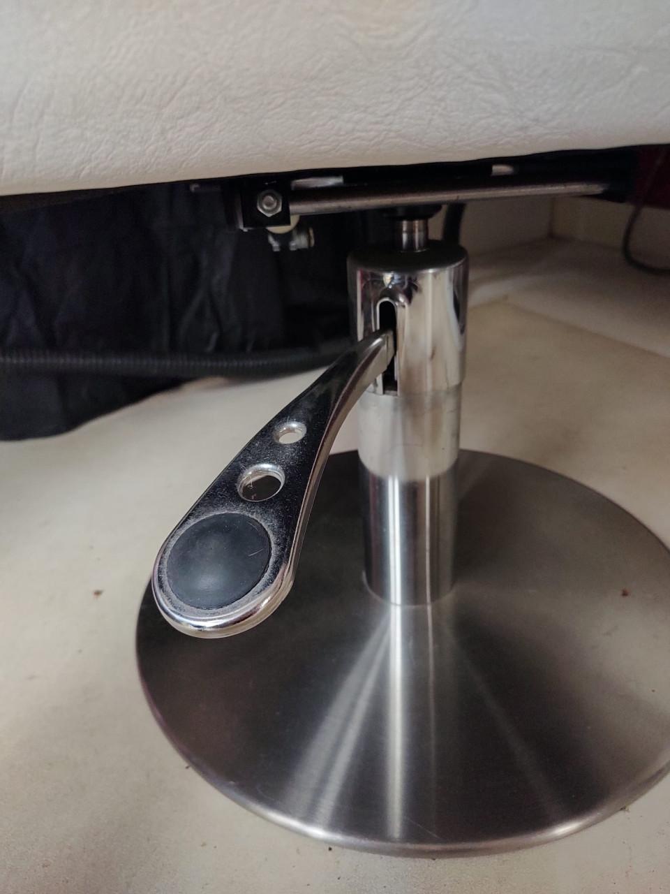 Kappersstoel met complete uitrusting