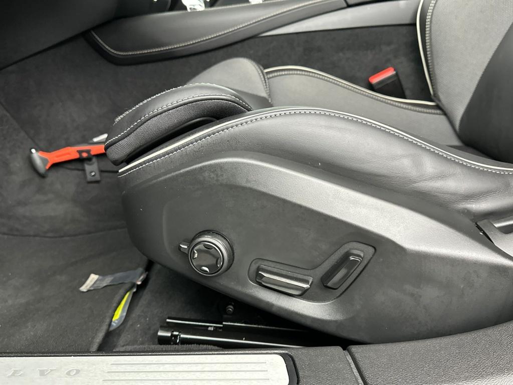 Volvo V60 t8 455pk recharge plus dark| pano| trekhaak| 360camera|