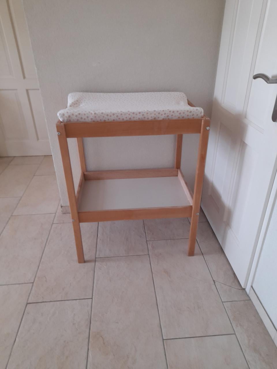 Commode met aankleedkussen (in goede staat )