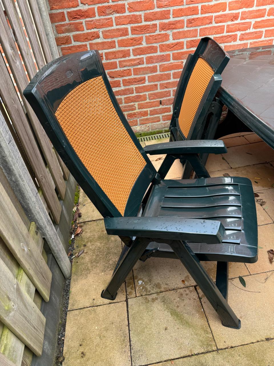 Jardin tafel met 4 standenstoelen met kussens