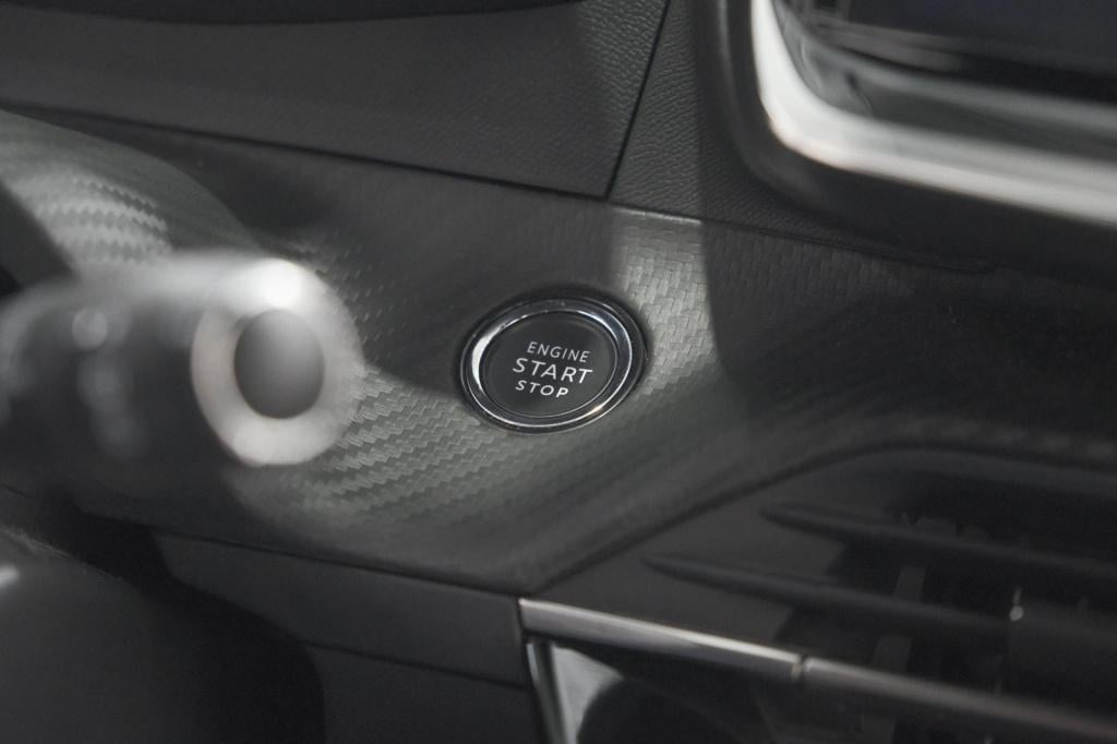 Peugeot 2008 puretech 130 eat8 gt | 360 camera | dodehoekdetectie | apple c