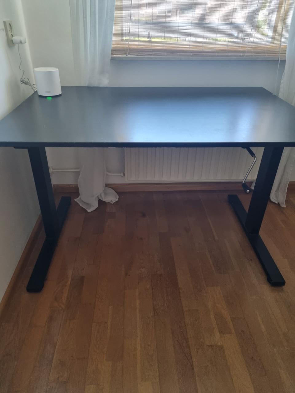 Bureau 80x120 cm. (In hoogte verstelbaar)+ bureaustoel