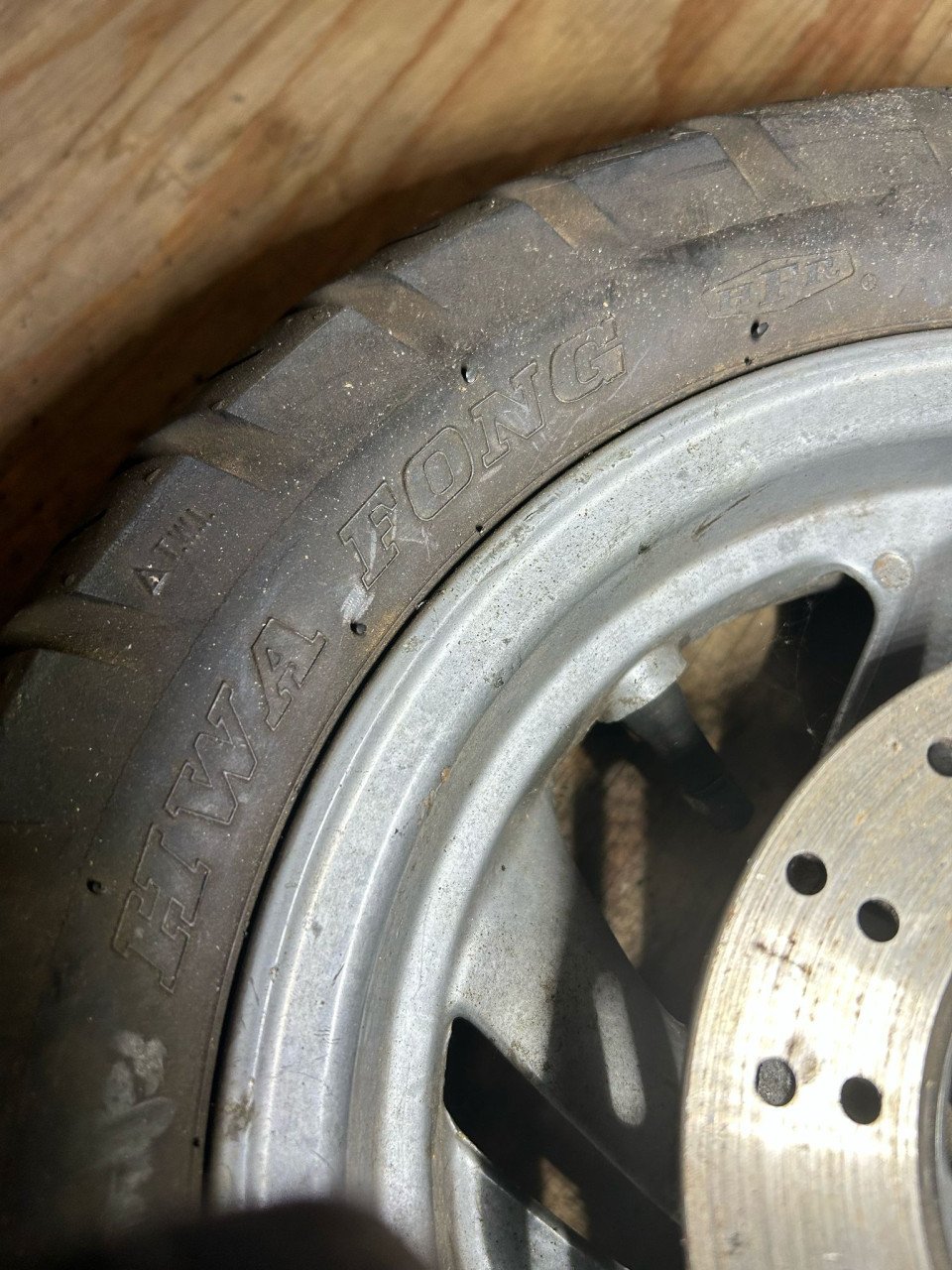 1X ALUMINIUM SCOOTER VELG MET AS EN REMSCHIJF-HWA FONG BAND