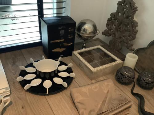 Uitzoeken, alles één euro per item!