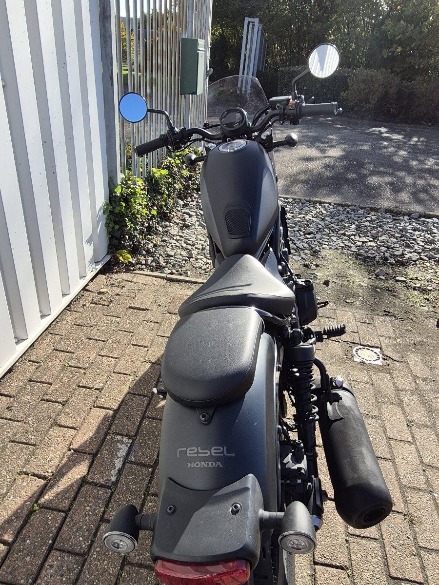 Honda Rebel 500 uit 2025, nagenoeg nieuwe chopper