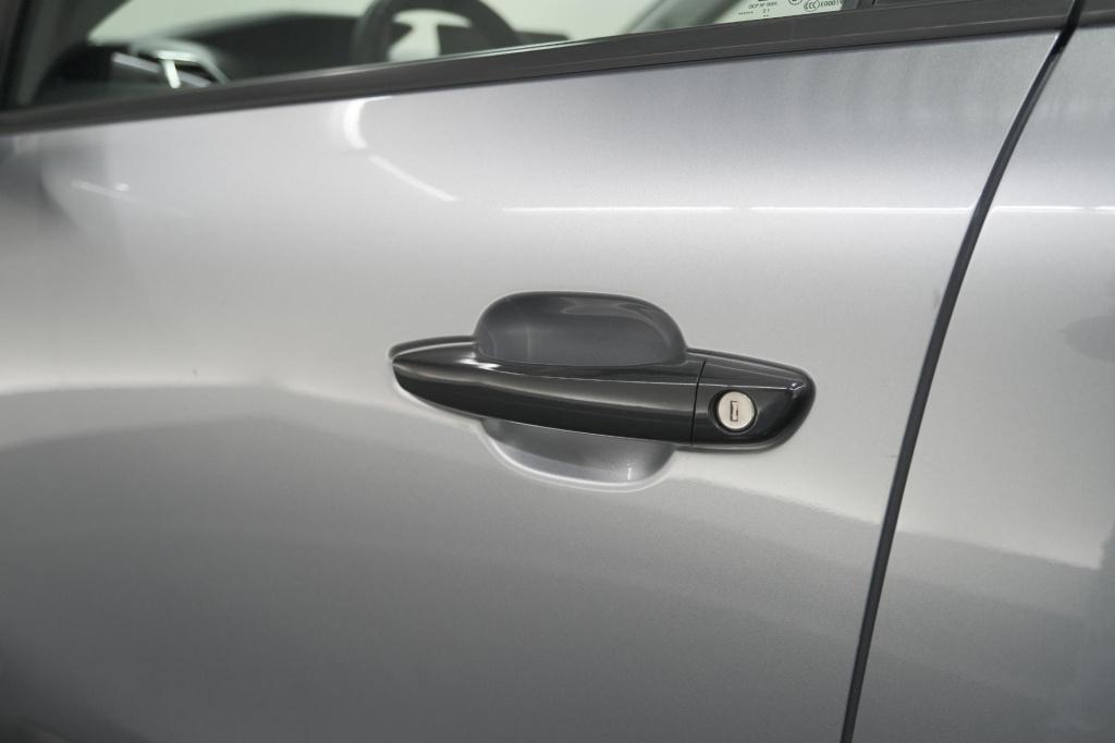 Citroen C4 puretech 130 feel | trekhaak | camera | allseason banden | clima