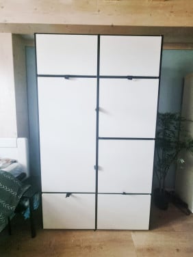 Degelijke, stoere kledingkast “Odda” van Ikea