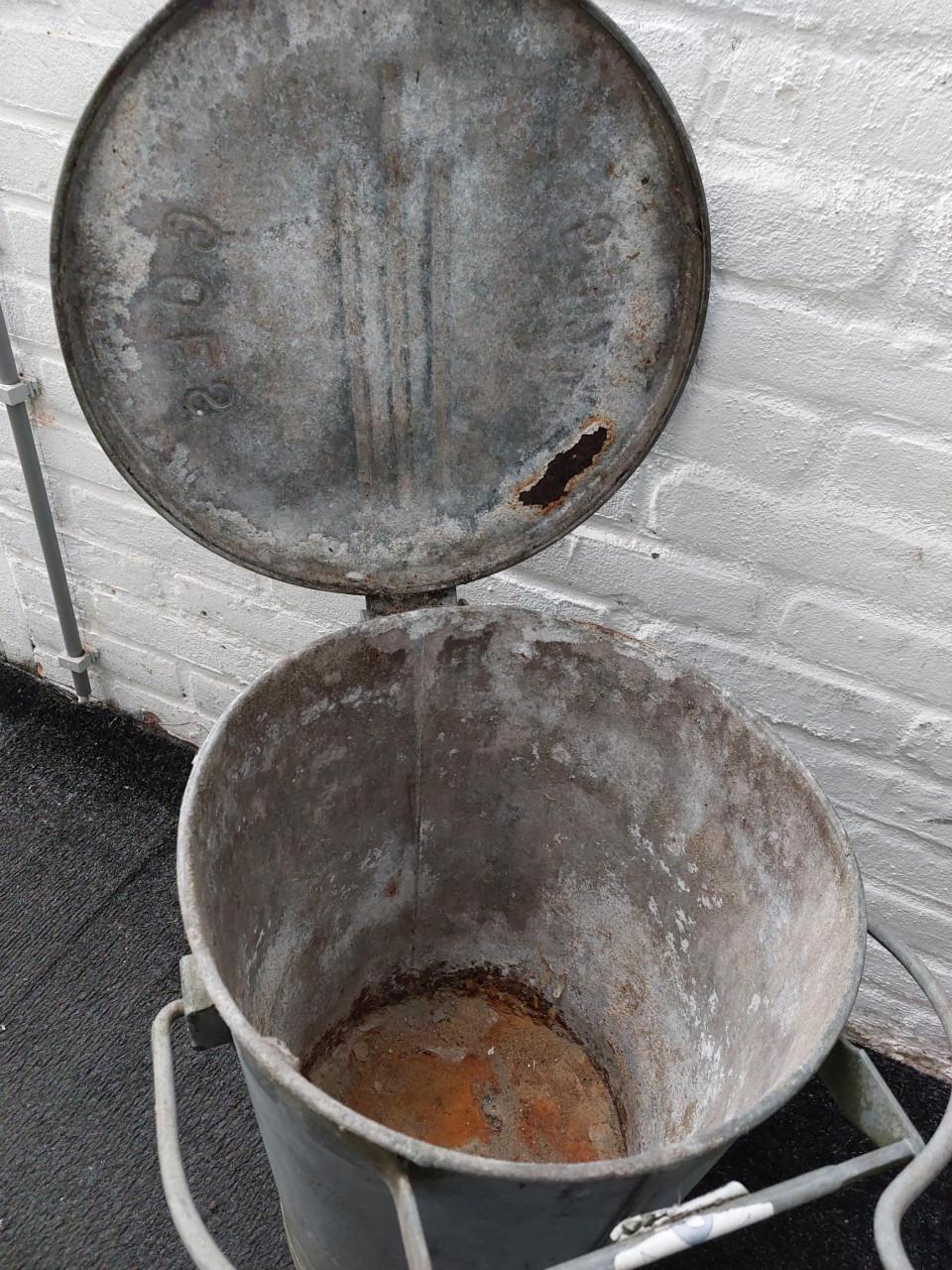 Zinken vuilnisemmer "Goes".