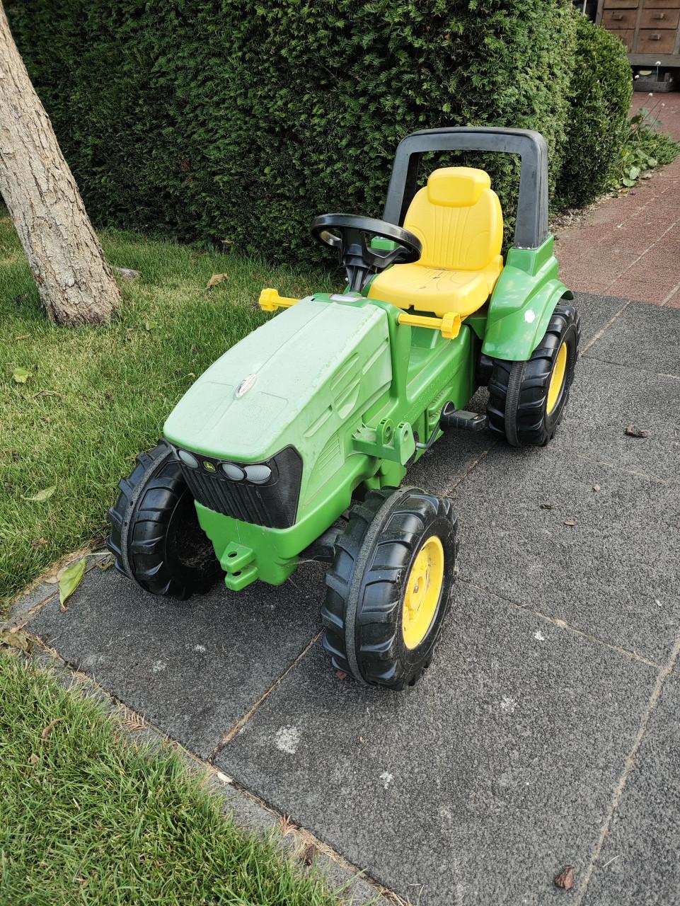 John Deere traptractor