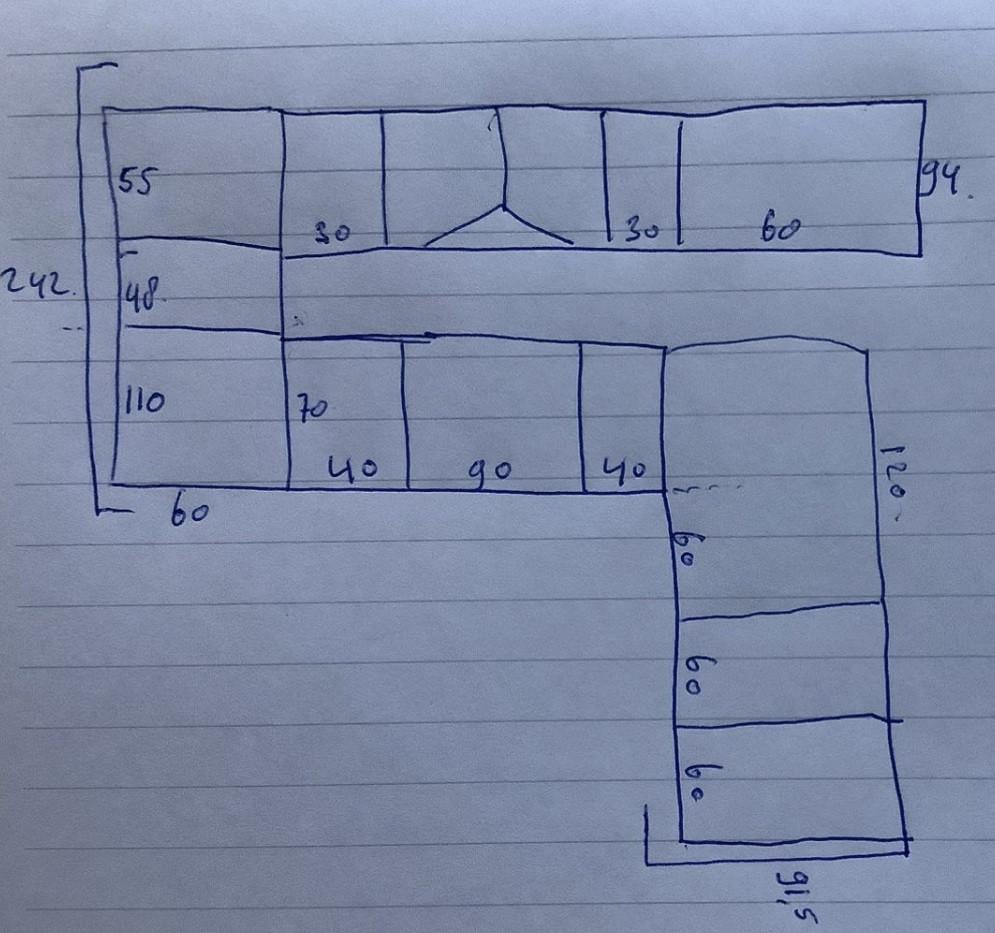 Hoekkeuken hoogglans met zwart granieten blad.