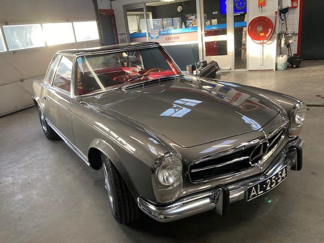 Mercedes 230 SL Pagode uit 1964