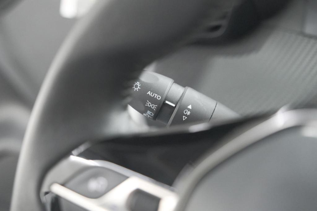 Peugeot 208 puretech 100 allure | apple carplay | parkeersensoren