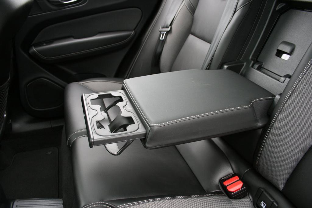 Volvo XC60 2.0 t6 plug-in hybrid awd plus black edition