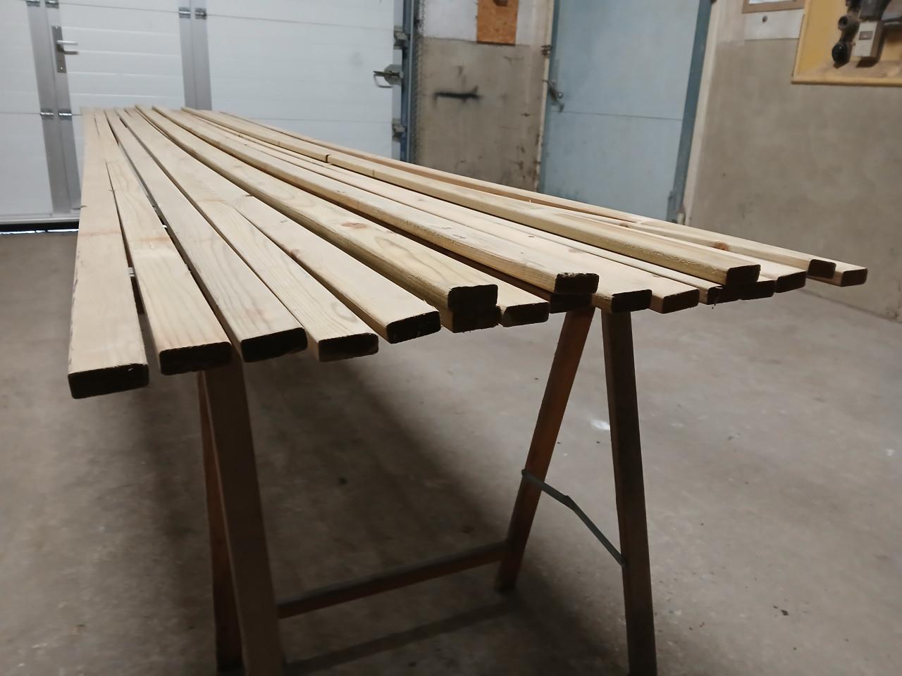 Tuinhout: 18 nieuwe schaaflatten geïmpregneerd.