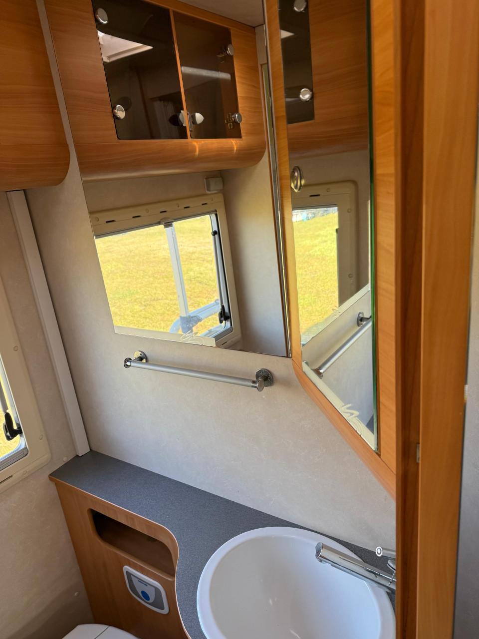 Te koop Camper Adria Coral S 680 ST