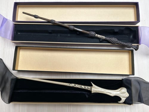 2 toverstokken van Harry Potter.