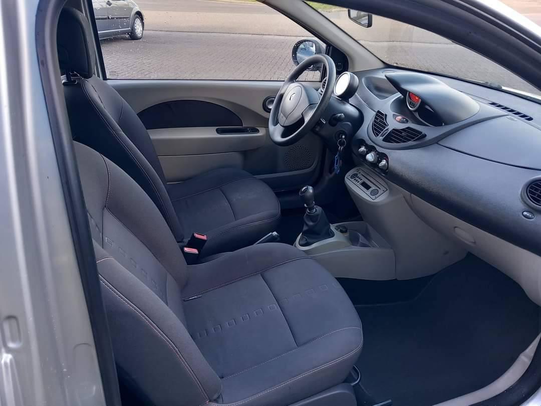 Renault TWINGO 1.2 Dynamic bj:2008 airco lm-velgen i.z.g.st