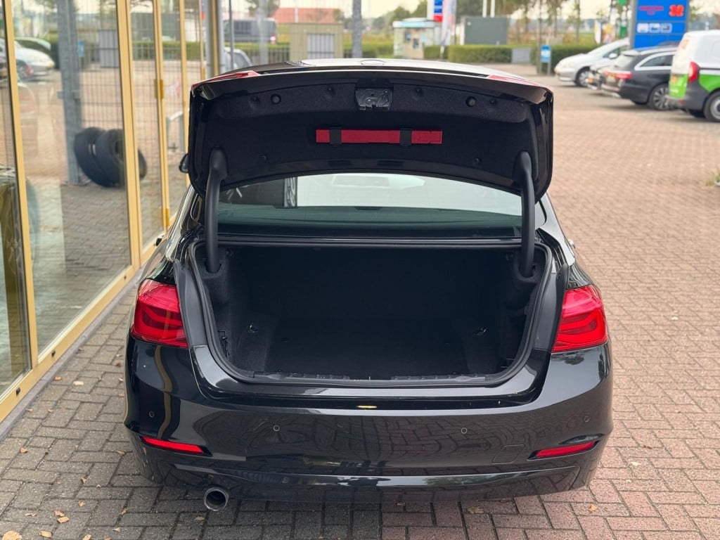 BMW 3-serie 318i executive automaat
