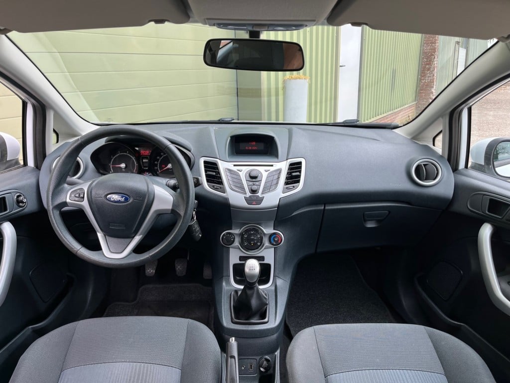 Ford Fiesta 1.25 titanium airco