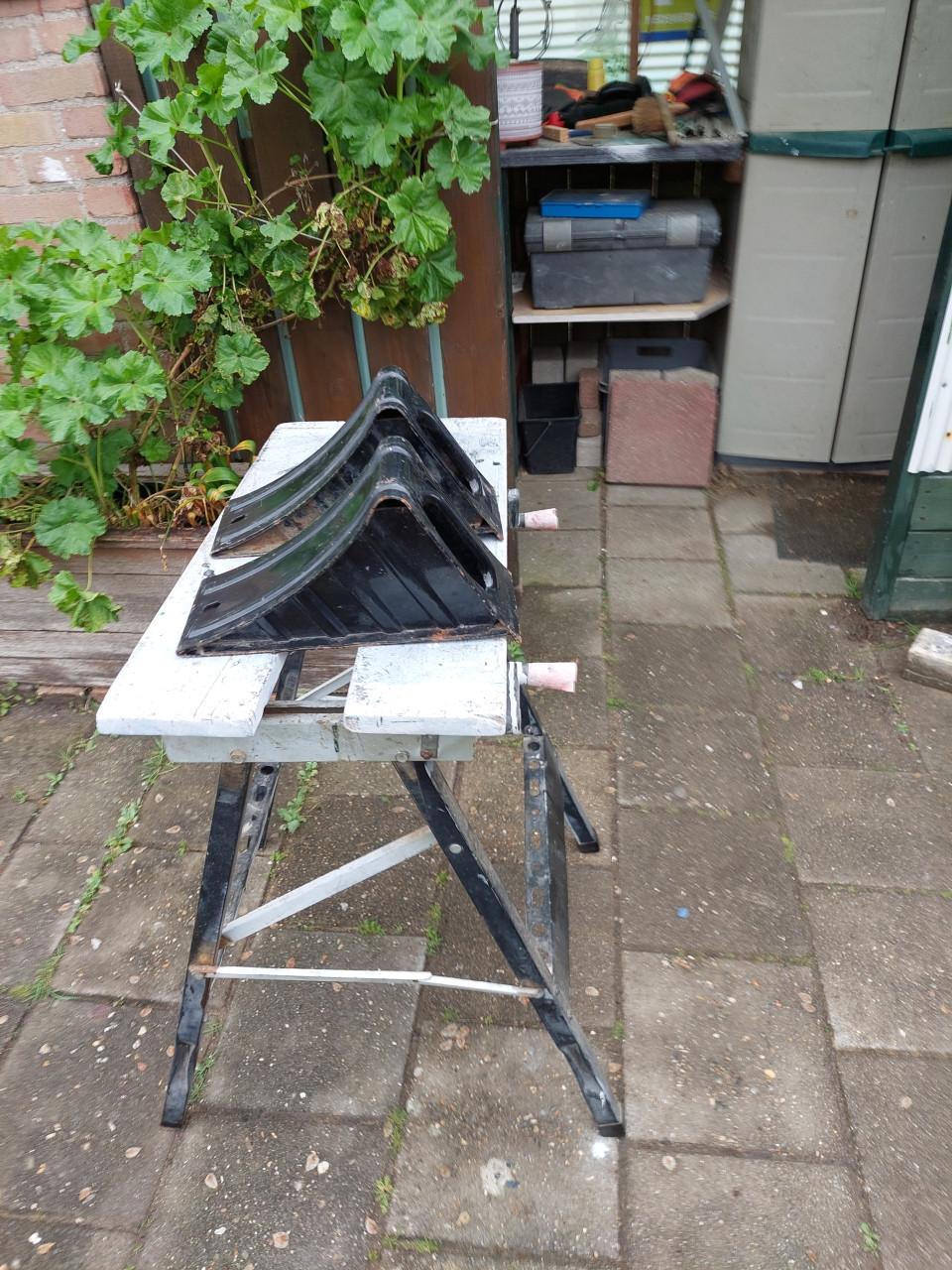 2 metalen keggen