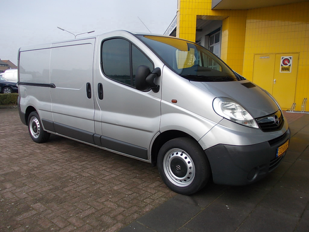 Opel Vivaro 2.0 cdti l2h1 airco, trekhaak 163000 km!!