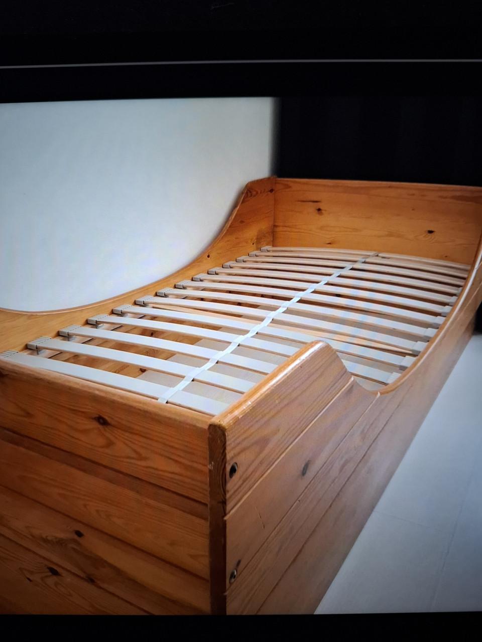 Eenpersoonsledikant met lattenbodem en commodekast