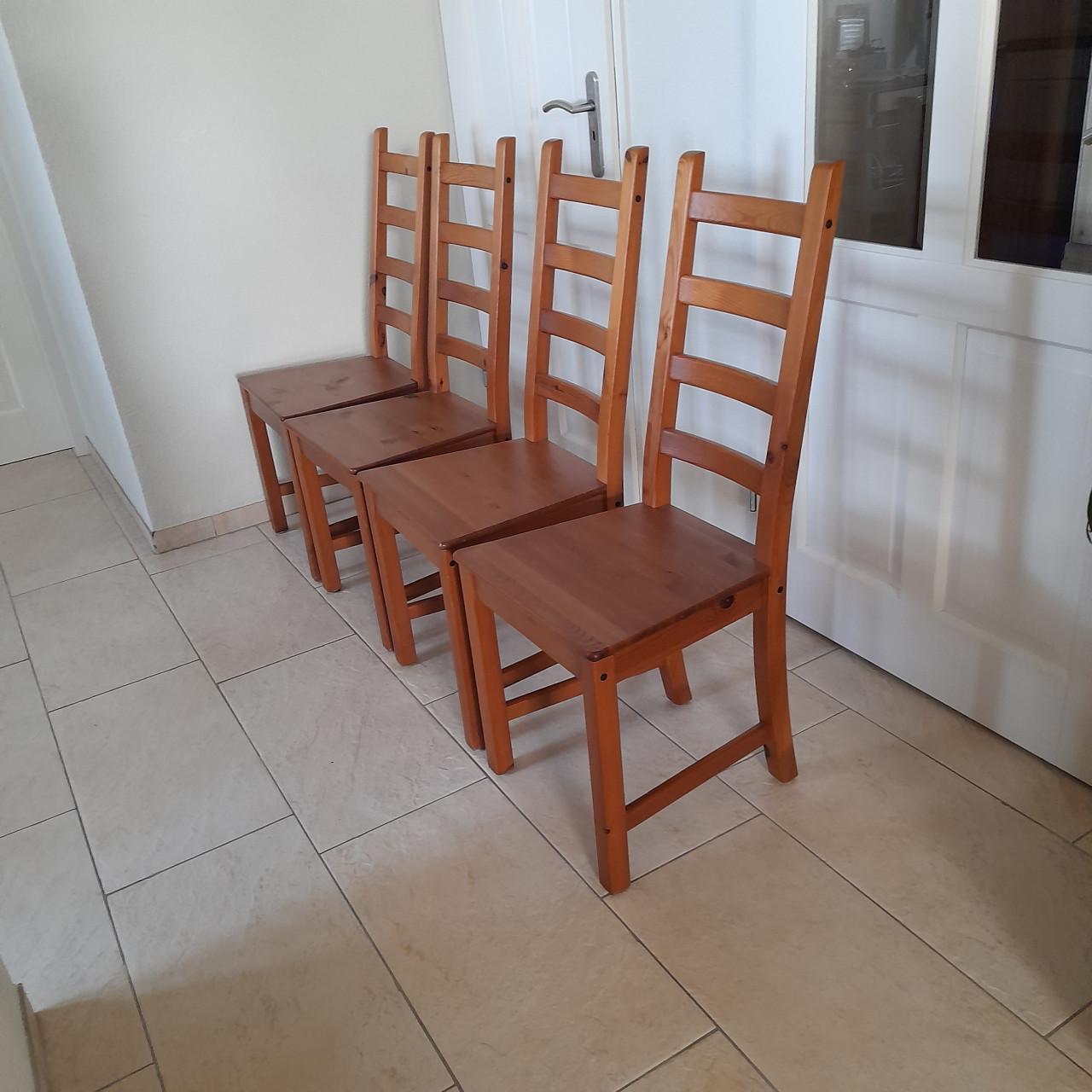 4  Houten stoelen ( in goede nette staat)