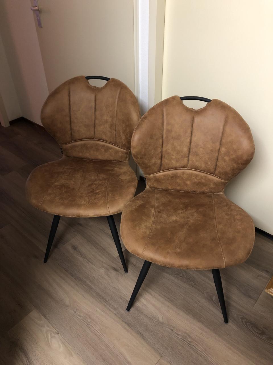 4. Eetkamerstoelen  kleur cognac zithoogte 50 cm.