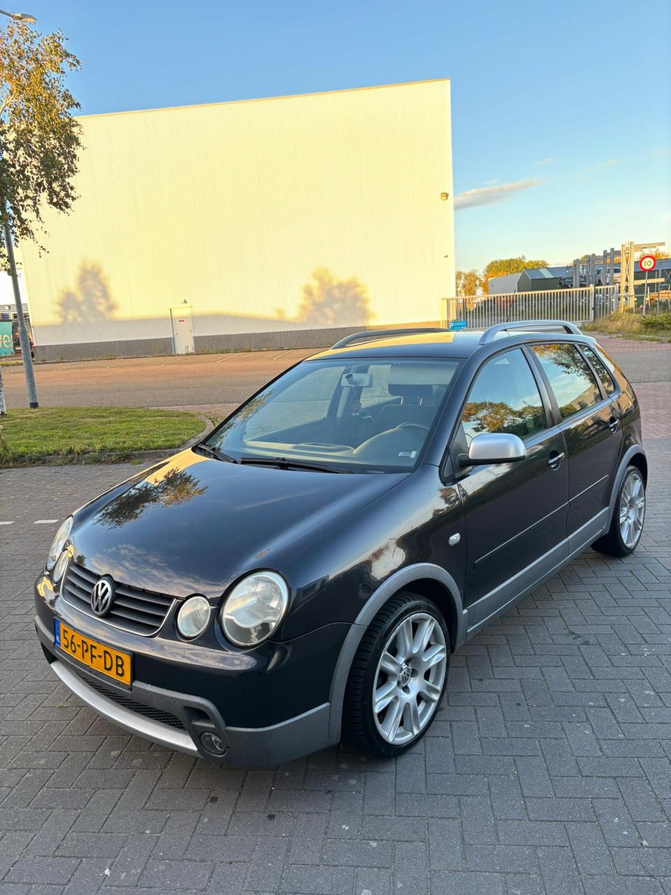 Volkswagen Polo 1.4 FUN 55KW 2004 Zwart | CROSS-UITVOERING | NIEUWE APK!