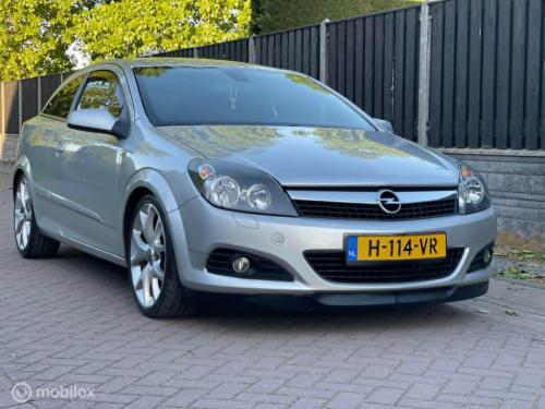 Opel Astra gtc 1.6 executive grote beurt gehad