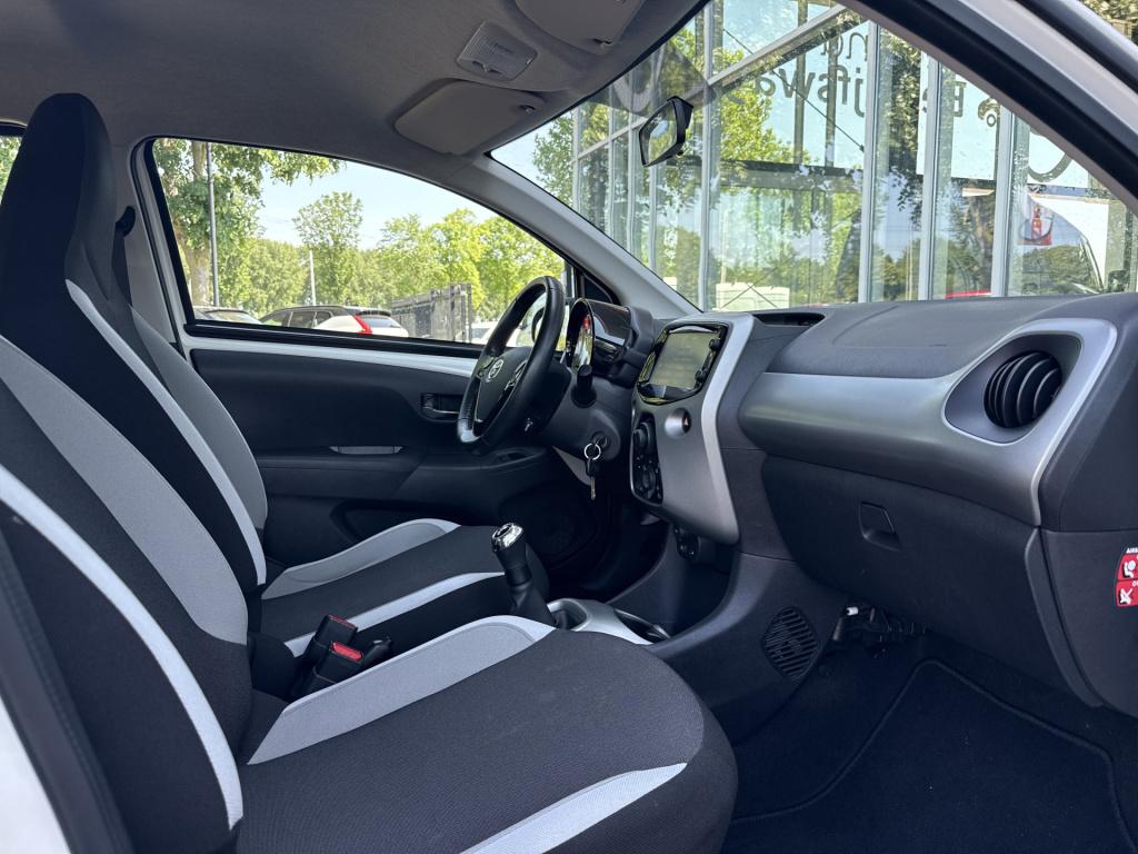 Toyota Aygo 1.0 vvt-i x-play | camera | carplay | cruisec. | navi