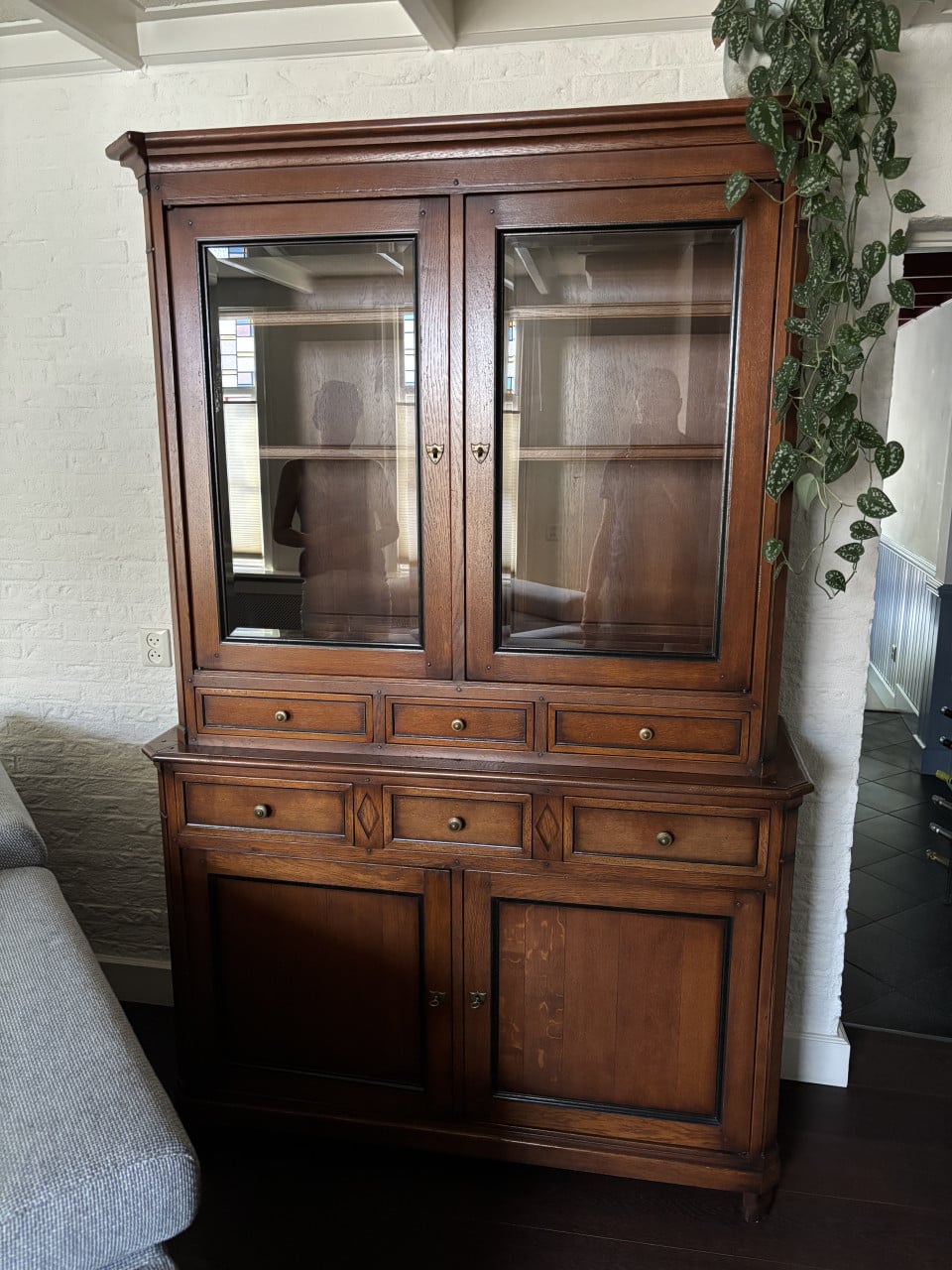 Massief houten vitrinekast / buffetkast – 209 cm hoog