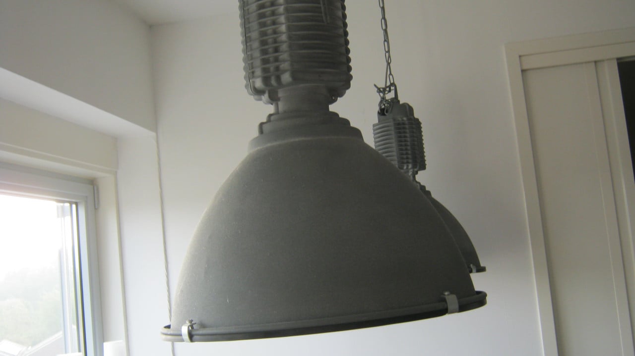 TE KOOP 2X SUPER GROOTE INDUSTRUELE LAMPEN VOOR 50 EURO
