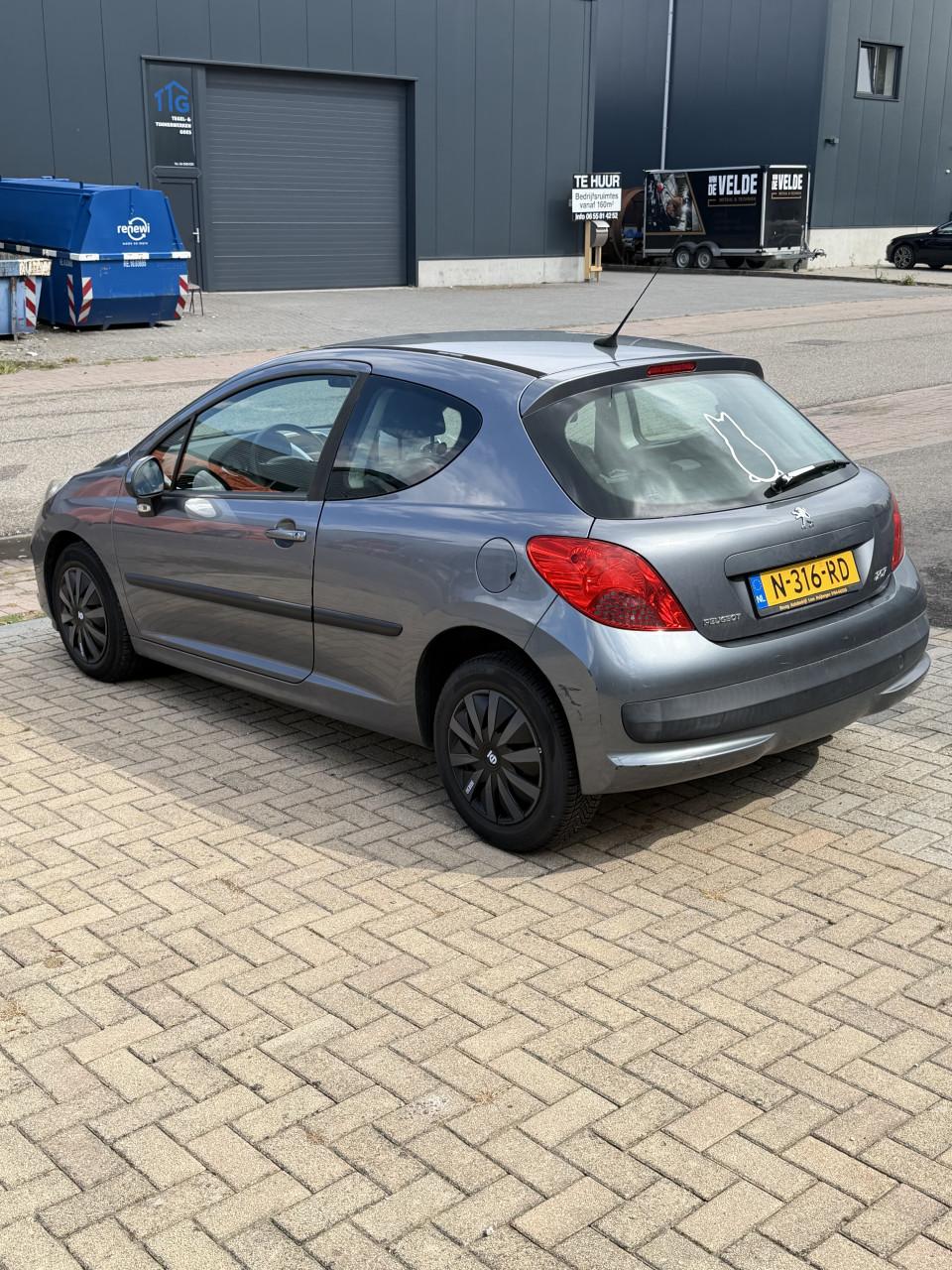 Peugeot 207 zuinig 1.4 + Airco, Weinig KM, onderhoud gehad.
