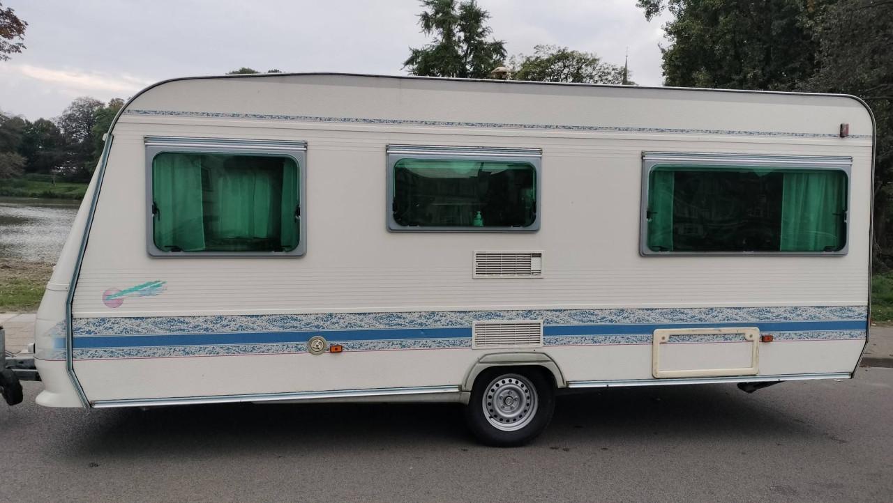 Adria 502 Up met voortent en luifel