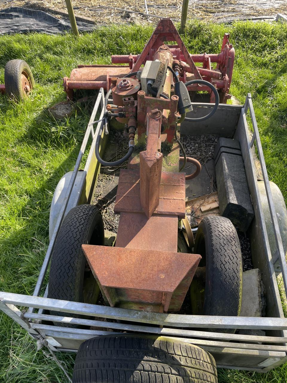 Houtkliever op karretje