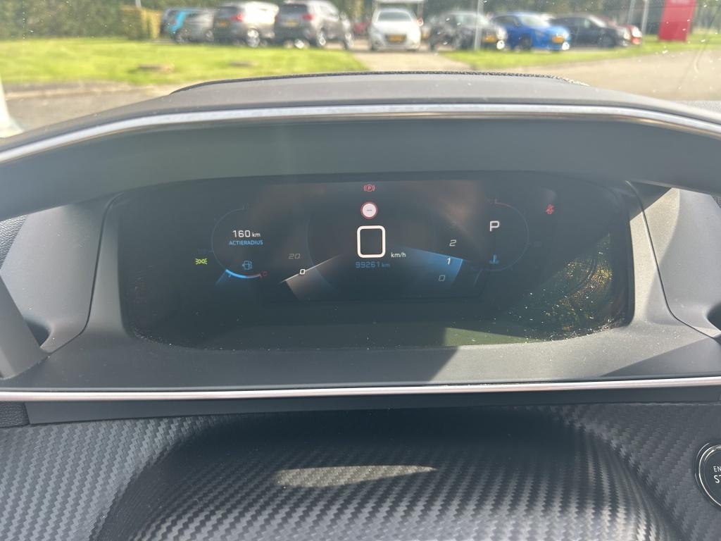 Peugeot 208 1.2 puretech 100pk eat8 allure pack 3d cockpit | apple carplay 
