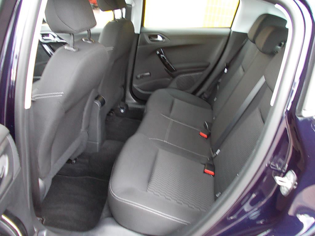 Peugeot 208 1.2 puretech 5-drs, airco, cr.contr., navi.