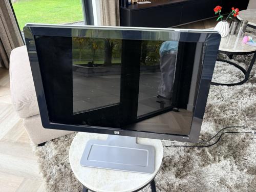 HP w2408 24 inch monitor – verstelbare voet – werkt goed